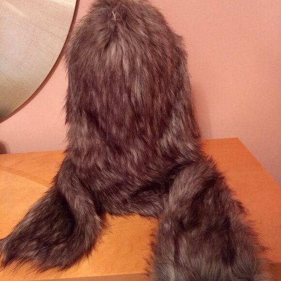 Icing Faux Fur Hood. - Picture 6 of 9